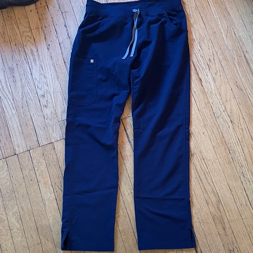 Figs Women’s Kade Cargo Navy Scrub Pants